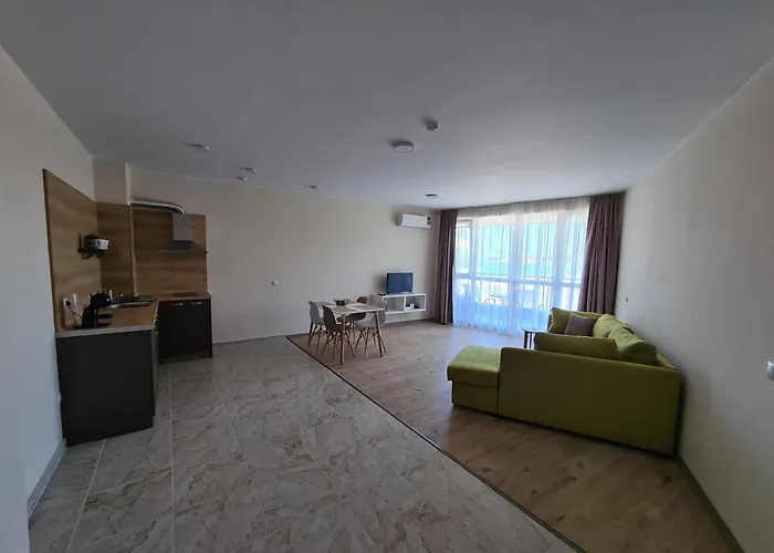 Happy アパート プリモルスコ