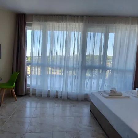 Апартаменты Happy 4*