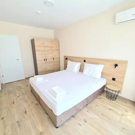 Апартаменты Happy 4*